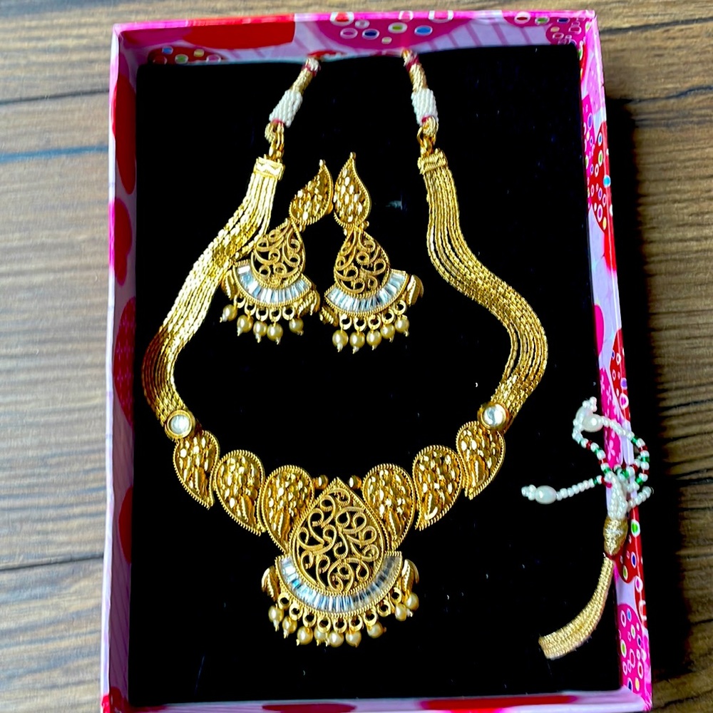 Set of Indian necklace and earrings